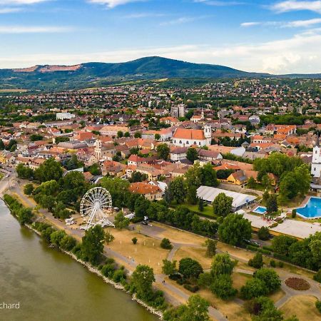 Апартаменти Becsi Kapu Apartman Вац Екстер'єр фото