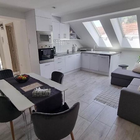 Апартаменти Becsi Kapu Apartman Вац Екстер'єр фото