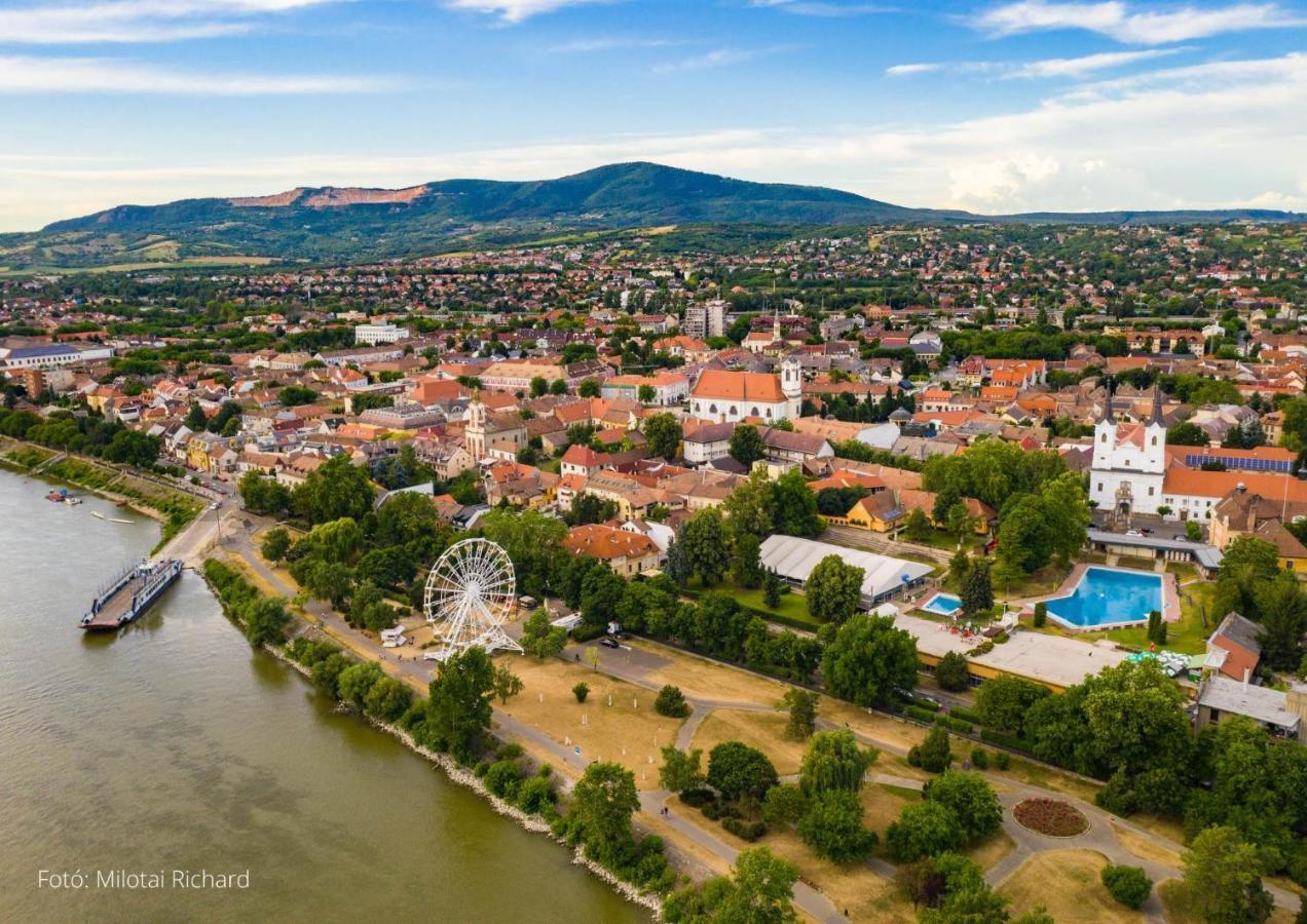 Апартаменти Becsi Kapu Apartman Вац Екстер'єр фото