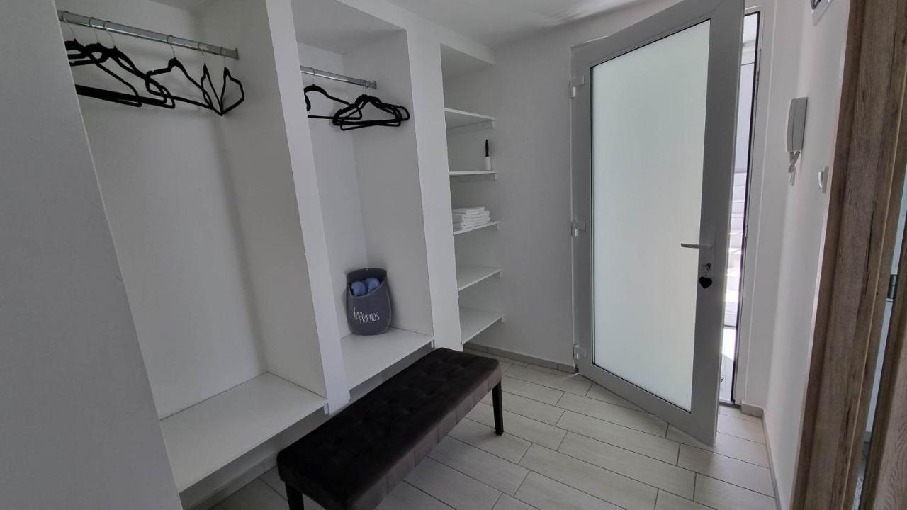 Апартаменти Becsi Kapu Apartman Вац Екстер'єр фото