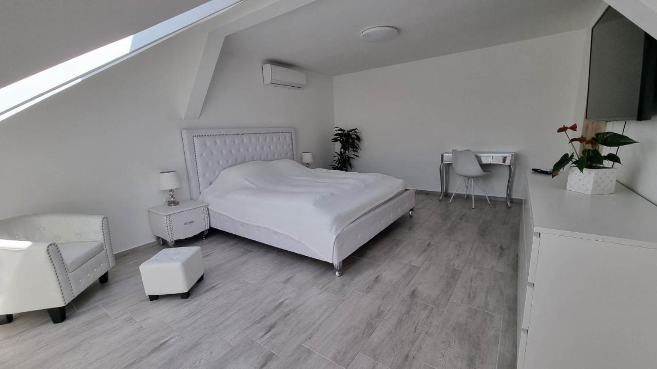 Апартаменти Becsi Kapu Apartman Вац Екстер'єр фото