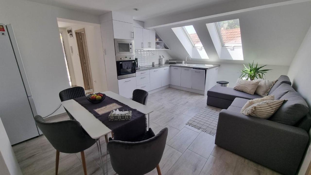 Апартаменти Becsi Kapu Apartman Вац Екстер'єр фото